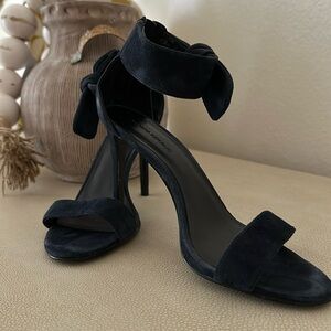 Pump open toe shoes